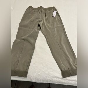 Soft Surroundings 
MEDINA CONVERTIBLE CROP PANTS